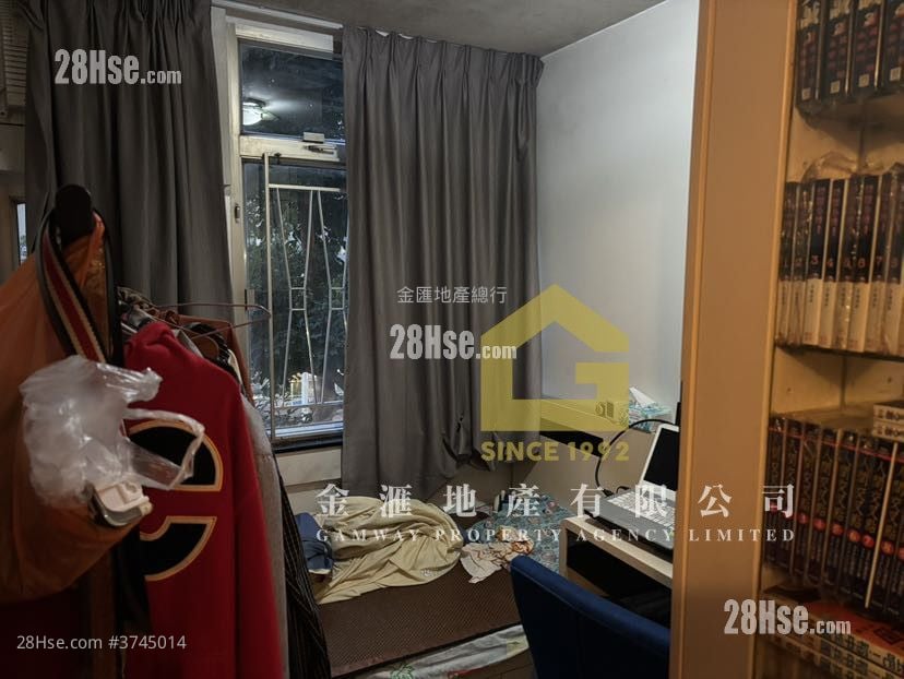 Fung Chuen Court Sell 3 Bedrooms , 1 Bathroom 598 ft²