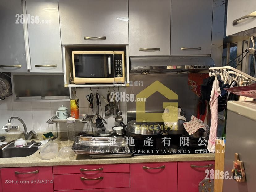 Fung Chuen Court Sell 3 Bedrooms , 1 Bathroom 598 ft²