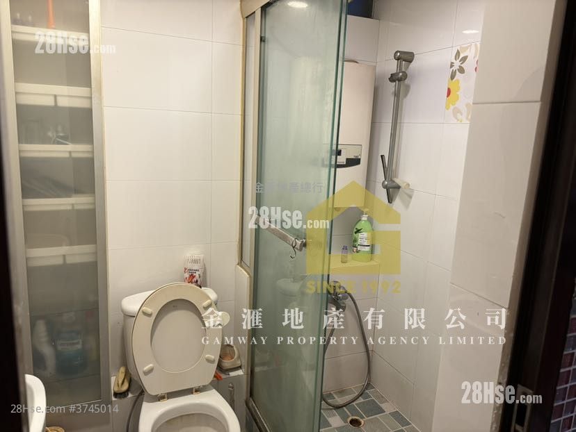 Fung Chuen Court Sell 3 Bedrooms , 1 Bathroom 598 ft²