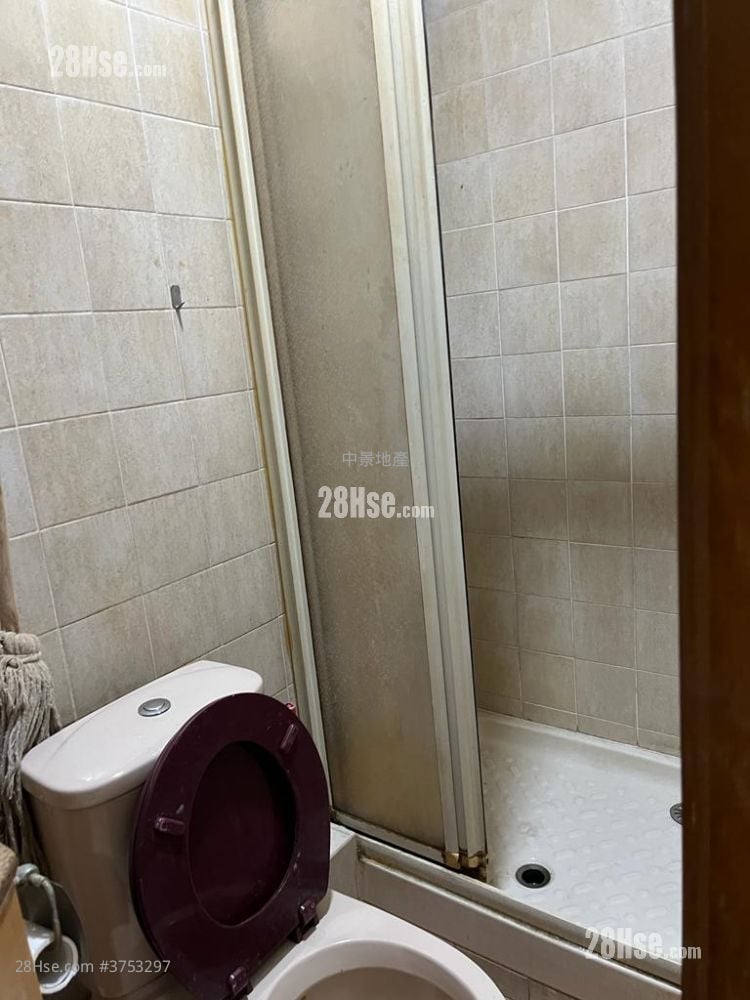 Tung Po Building Sell 2 Bedrooms , 1 Bathroom 337 ft²