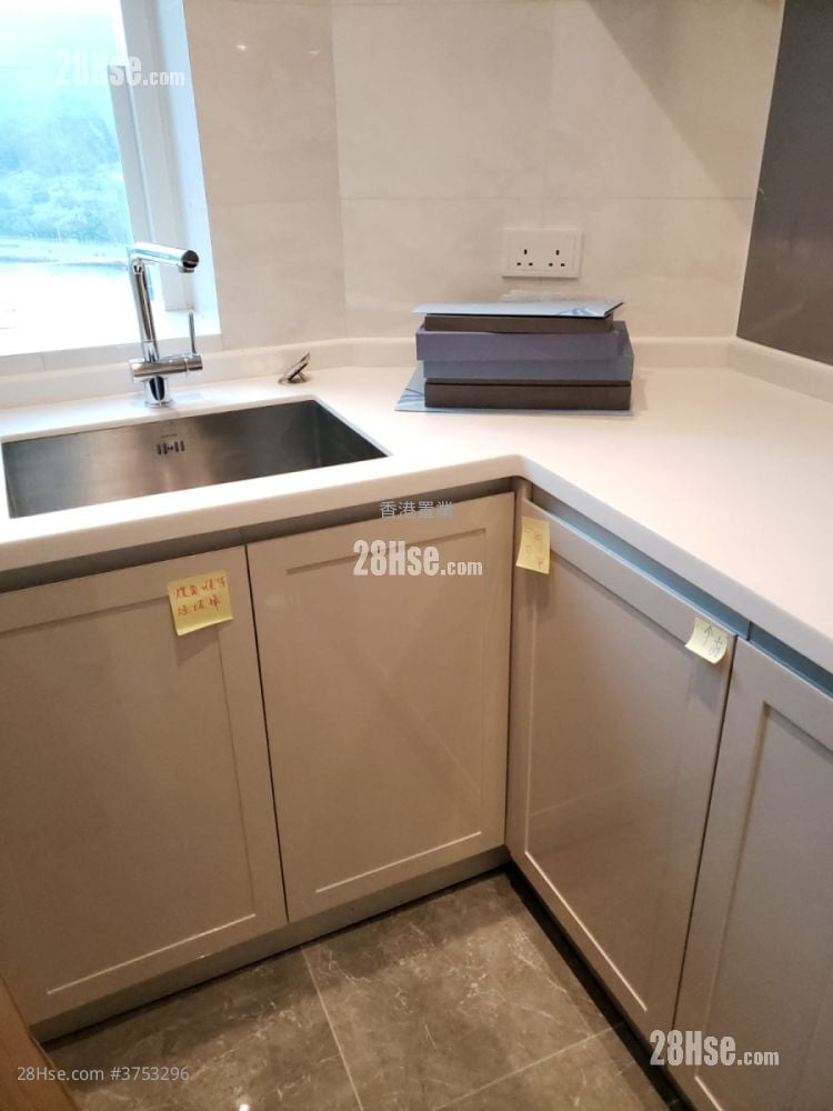 Monterey Sell 2 Bedrooms , 1 Bathroom 565 ft²