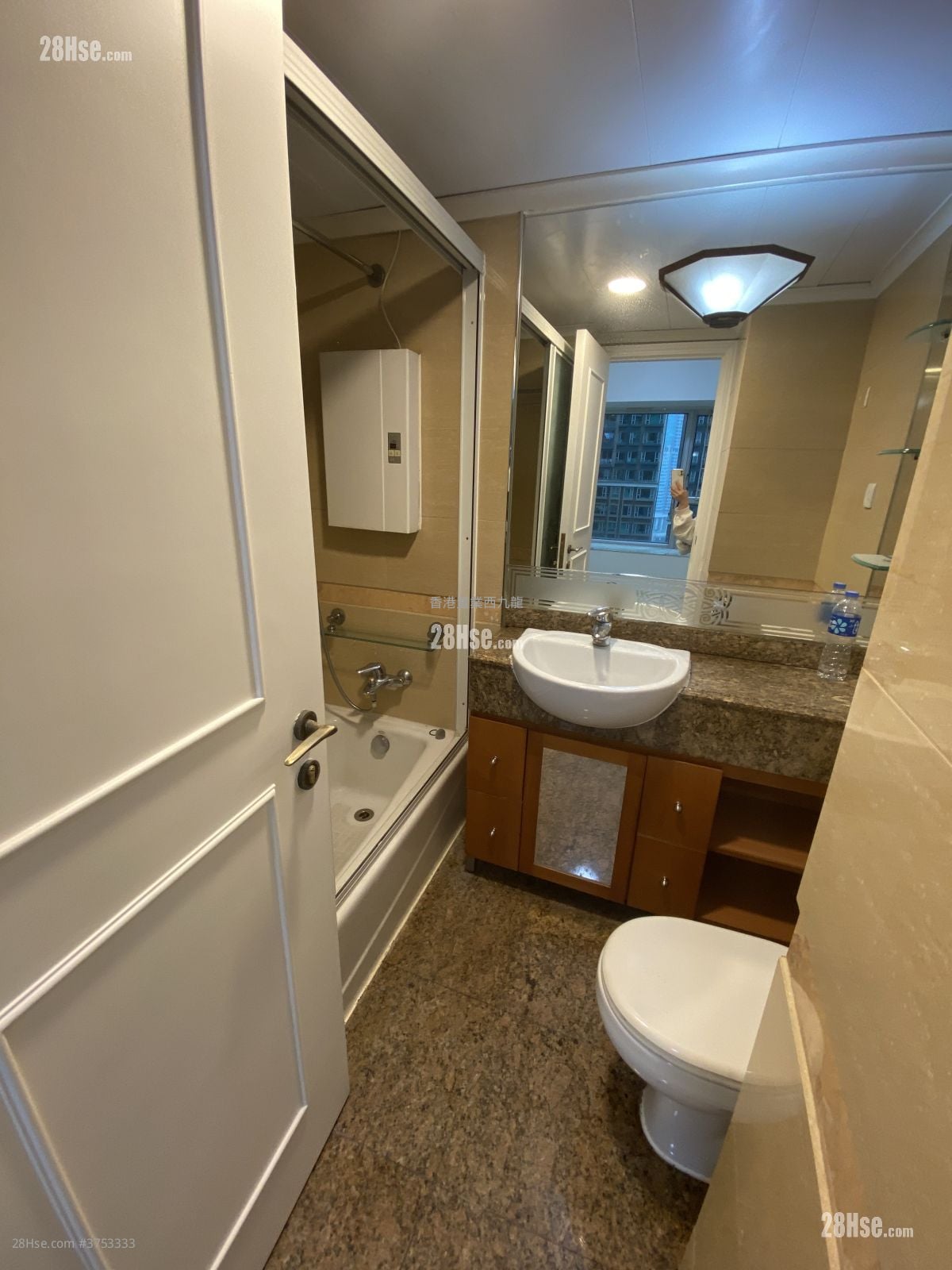 泓景台 售盘 3 房 663 平方尺