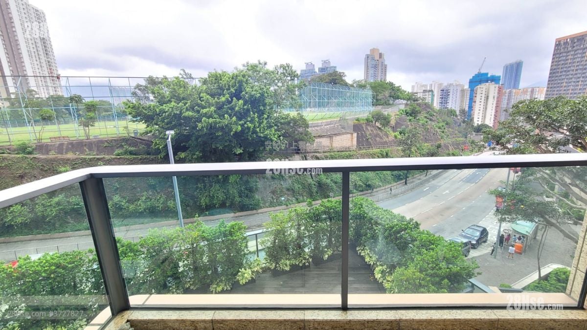 Ultima Sell 4 Bedrooms , 3 Bathrooms 1,581 ft²