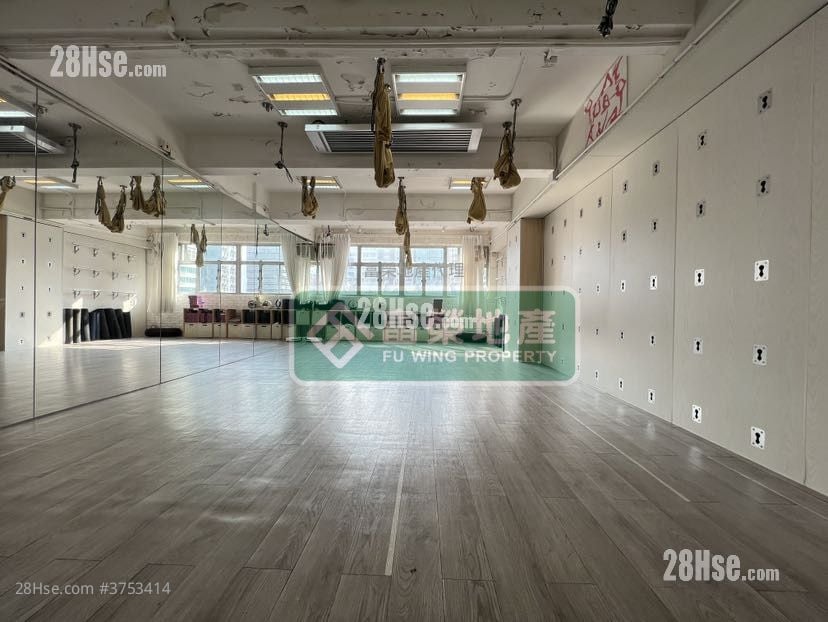 Tenement House Sell Studio , 2 Bathrooms 702 ft²