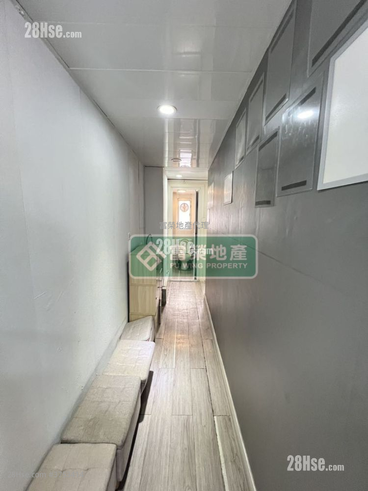 Tenement House Sell Studio , 2 Bathrooms 702 ft²