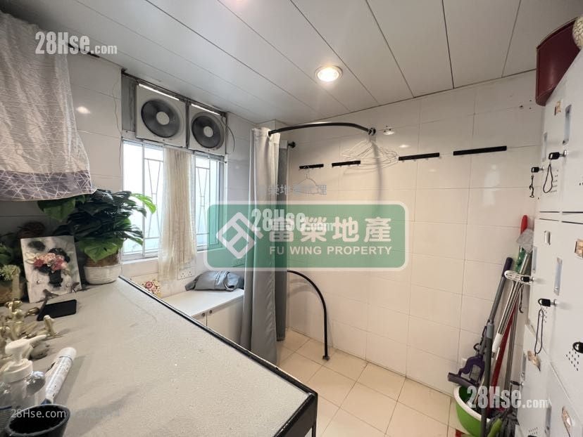 Tenement House Sell Studio , 2 Bathrooms 702 ft²