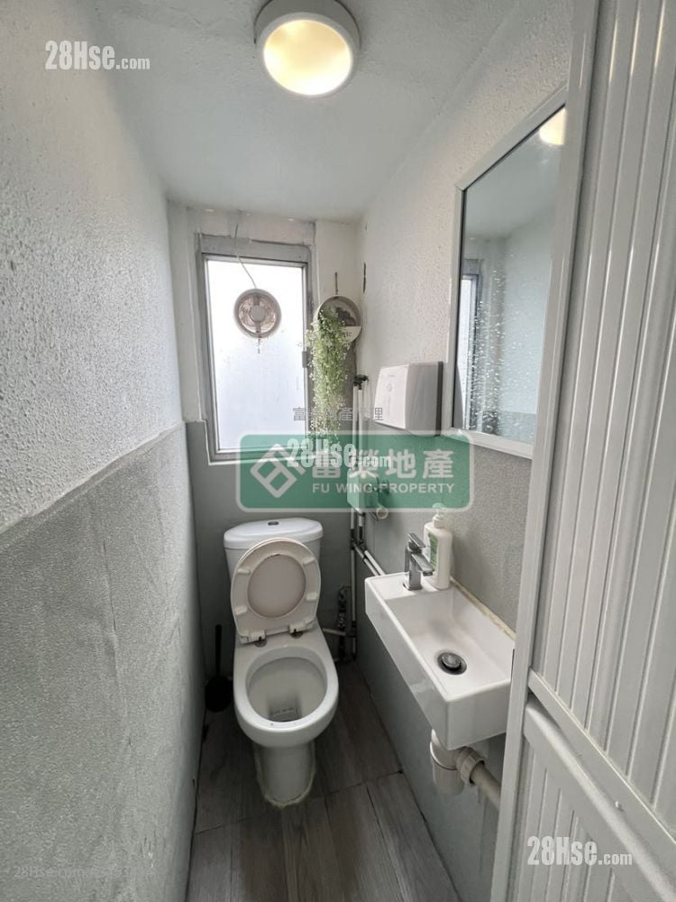 Tenement House Sell Studio , 2 Bathrooms 702 ft²