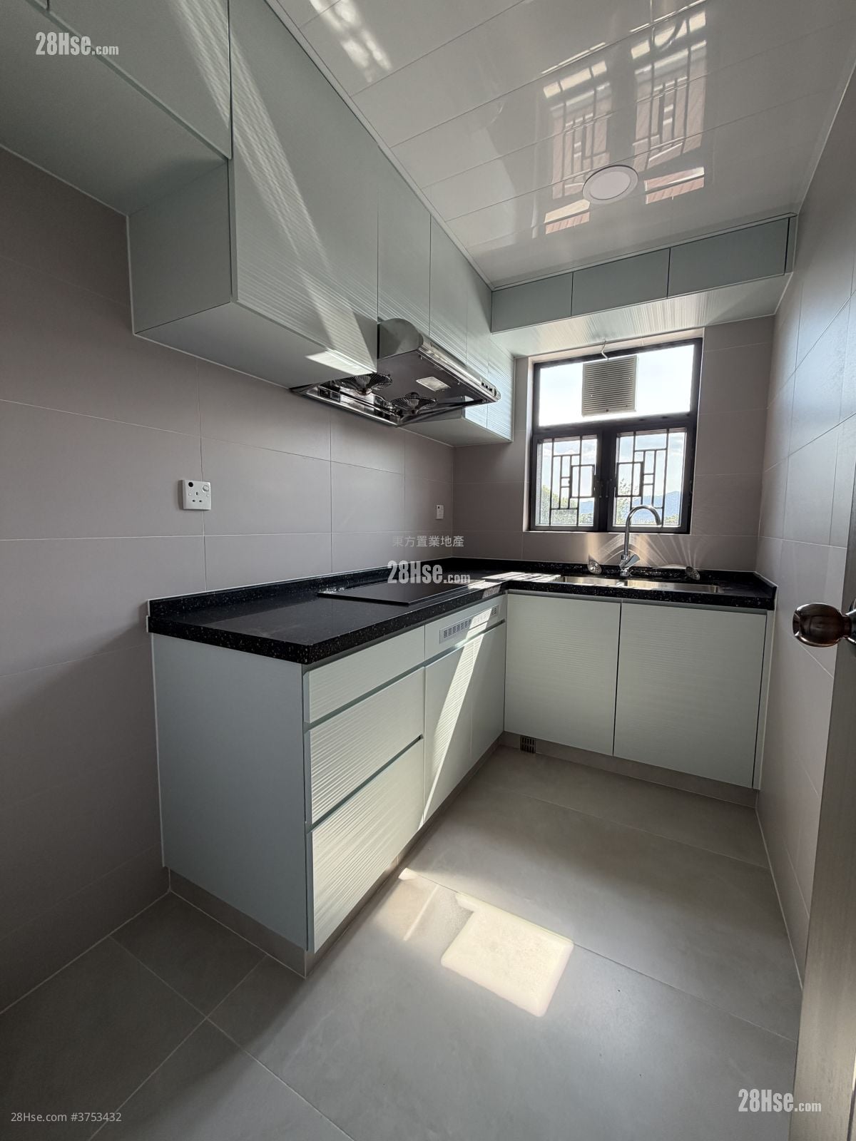 村屋 租盘 3 房 , 1 浴室 700 平方尺