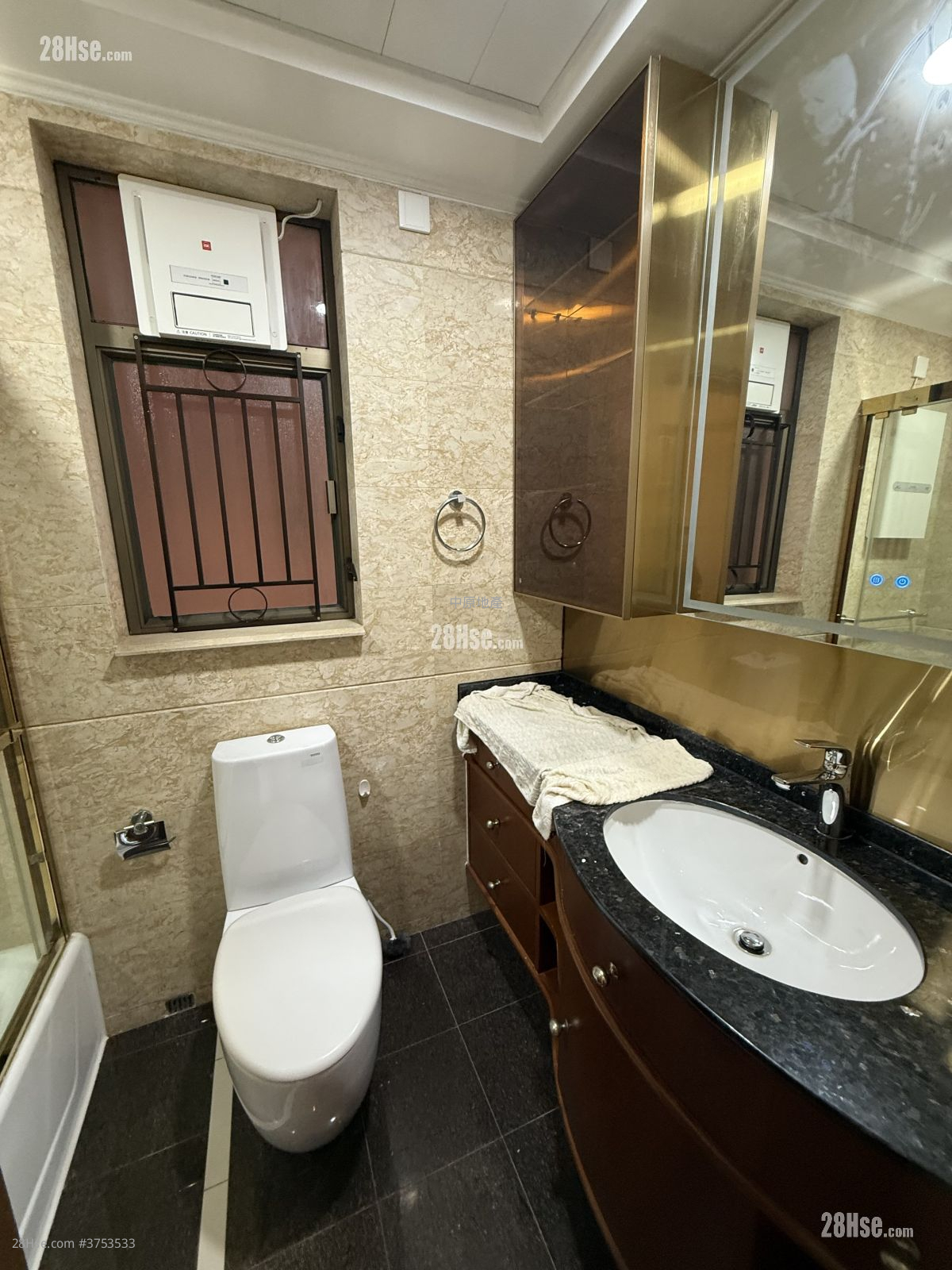 寶翠園 售盤 3 房 1,057 平方呎