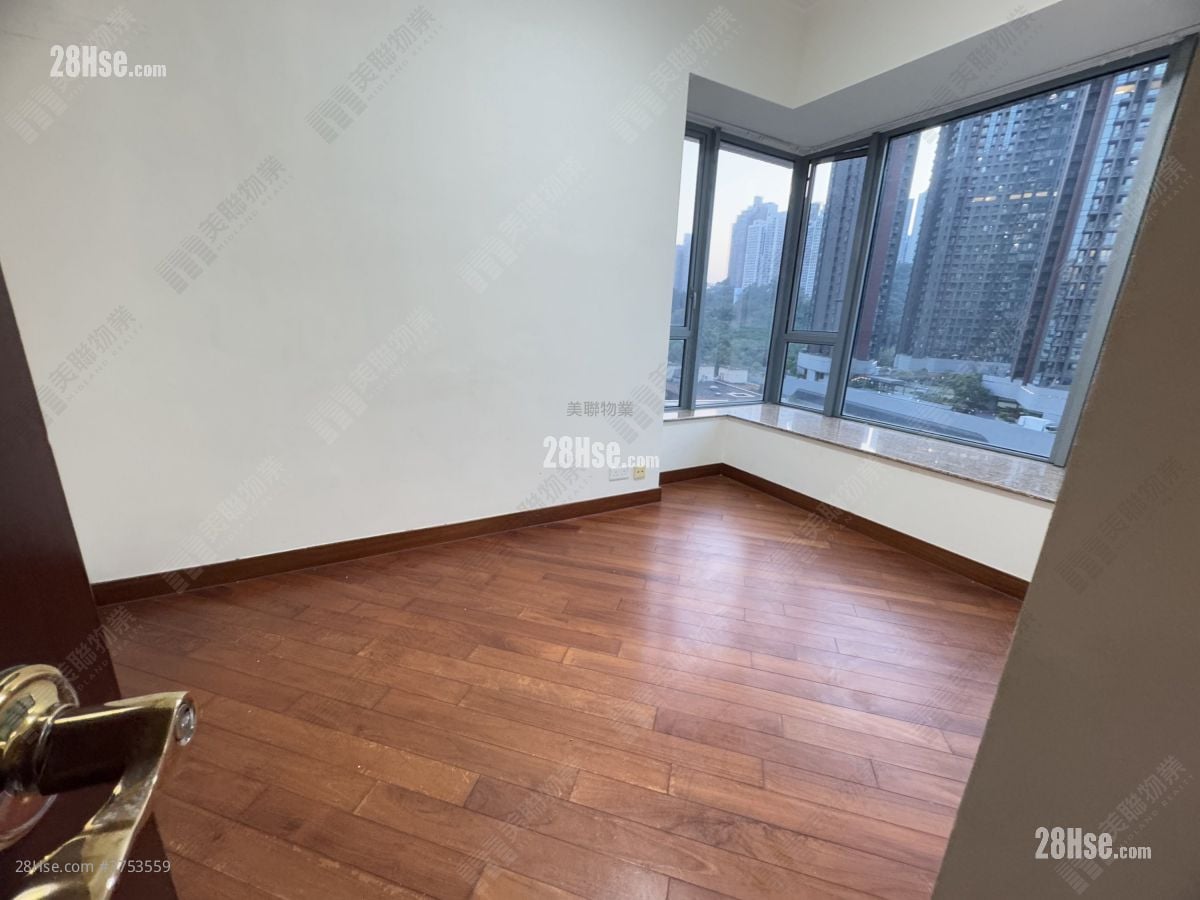 master room: The Palazzo Sell 3 Bedrooms , 2 Bathrooms 791 ft²