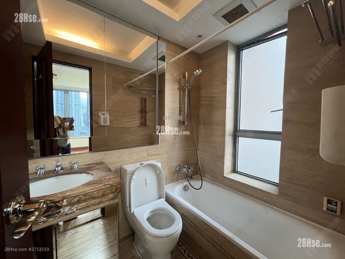 bathroom: The Palazzo Sell 3 Bedrooms , 2 Bathrooms 791 ft²