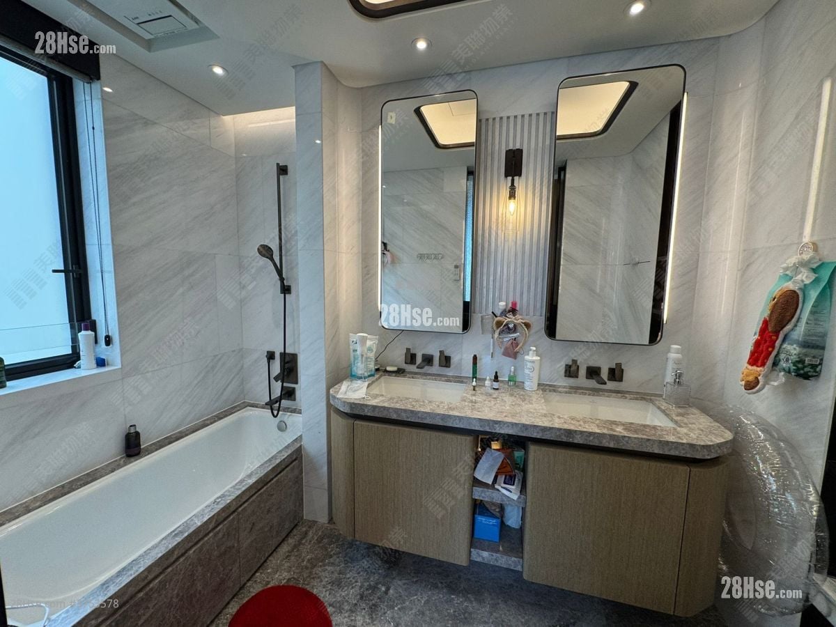 bathroom: Villa Lucca Sell 3 Bedrooms , 3 Bathrooms 1,187 ft²