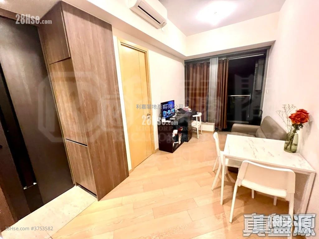 Novum West Sell 1 Bedroom 296 ft²