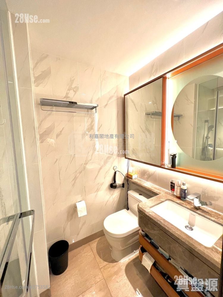 Novum West Sell 1 Bedroom 296 ft²