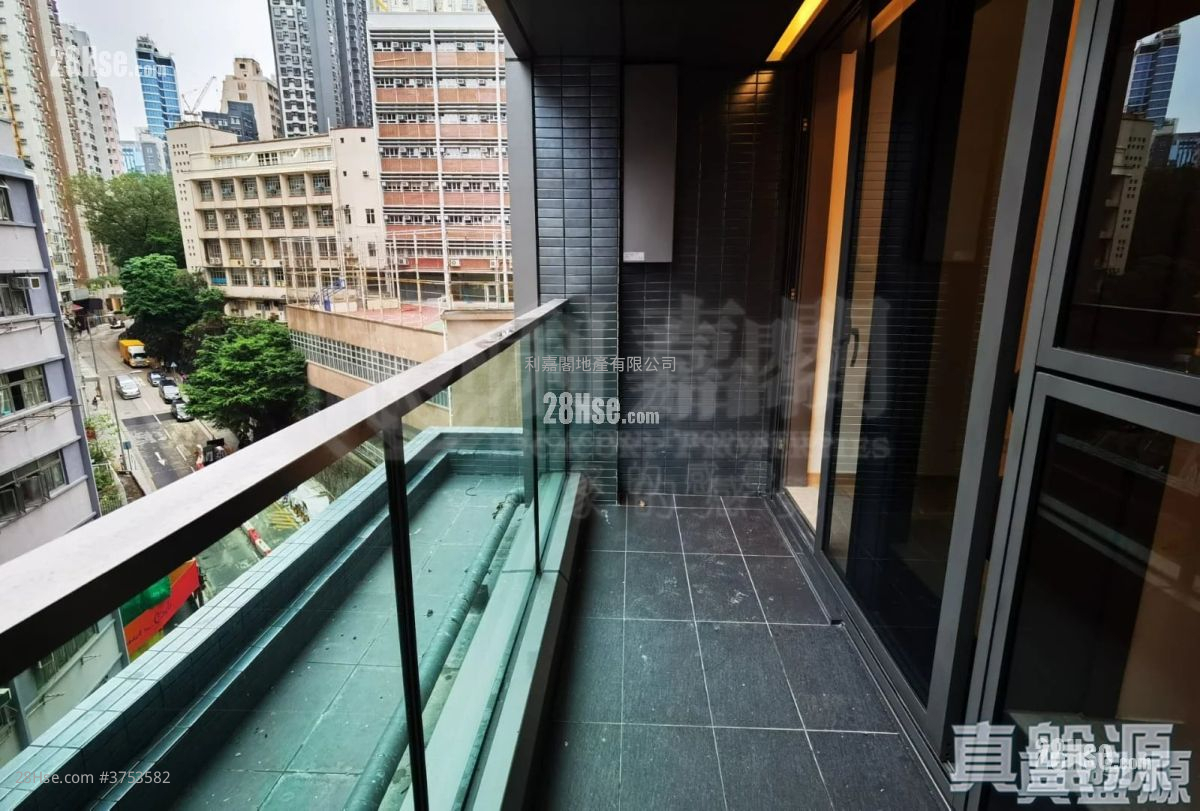 Novum West Sell 1 Bedroom 296 ft²