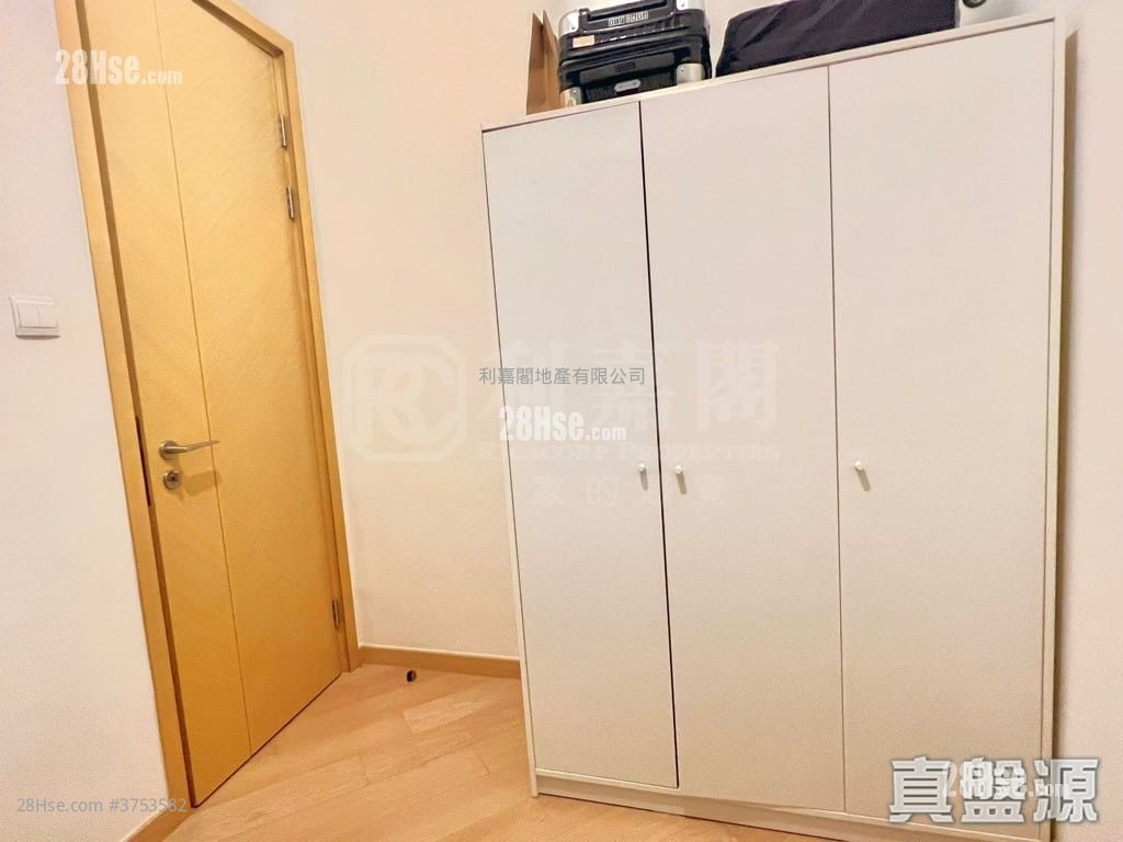 Novum West Sell 1 Bedroom 296 ft²