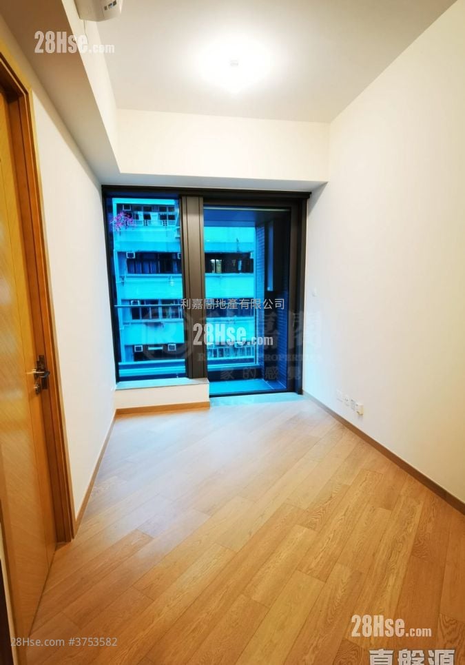 Novum West Sell 1 Bedroom 296 ft²