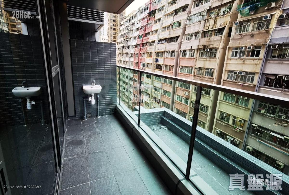 Novum West Sell 1 Bedroom 296 ft²