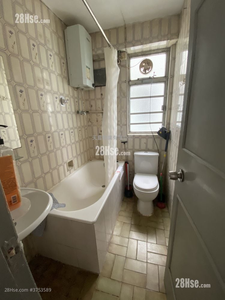 伟恒昌新村 售盘 2 房 , 1 浴室 369 平方尺