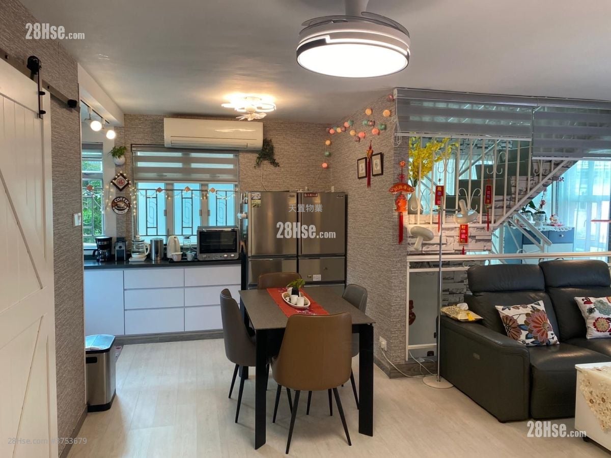 村屋 售盤 3 房 , 1 浴室 700 平方呎