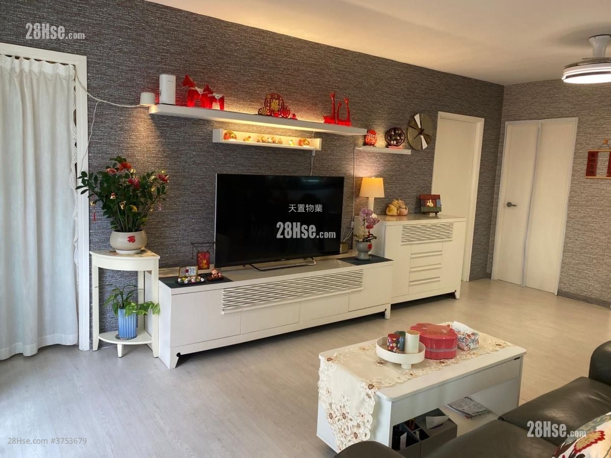 村屋 售盤 3 房 , 1 浴室 700 平方呎