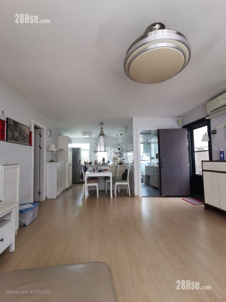 村屋 售盘 2 房 , 1 浴室 700 平方尺