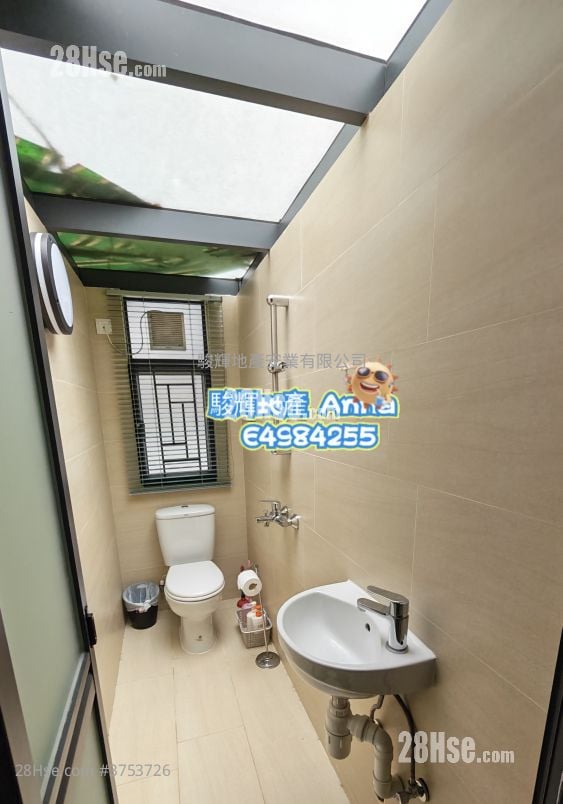 Erin Court Sell 5+ Bedrooms , 5+ Bathrooms 1,249 ft²