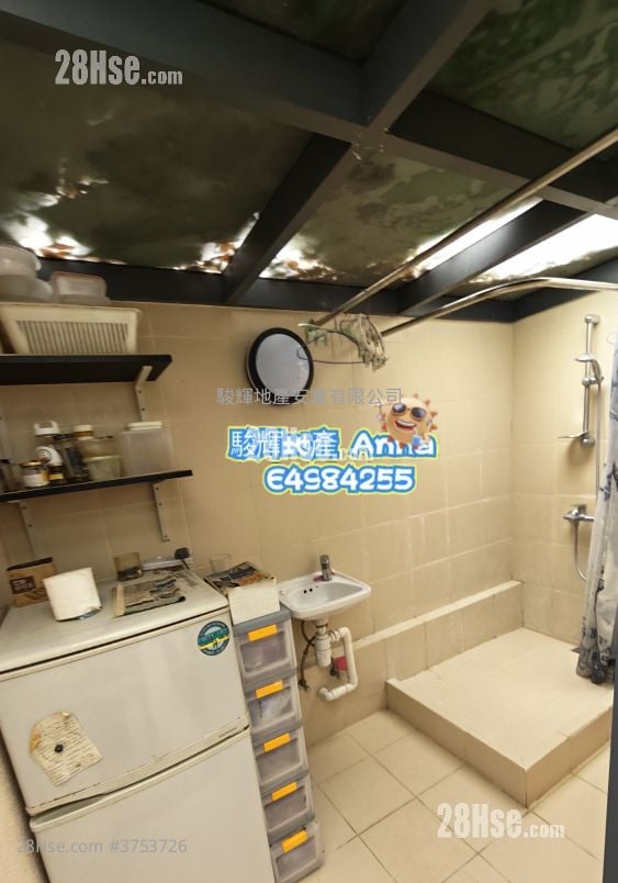 Erin Court Sell 5+ Bedrooms , 5+ Bathrooms 1,249 ft²