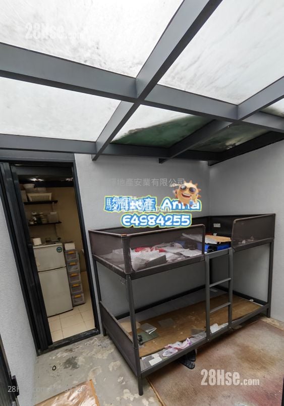 Erin Court Sell 5+ Bedrooms , 5+ Bathrooms 1,249 ft²