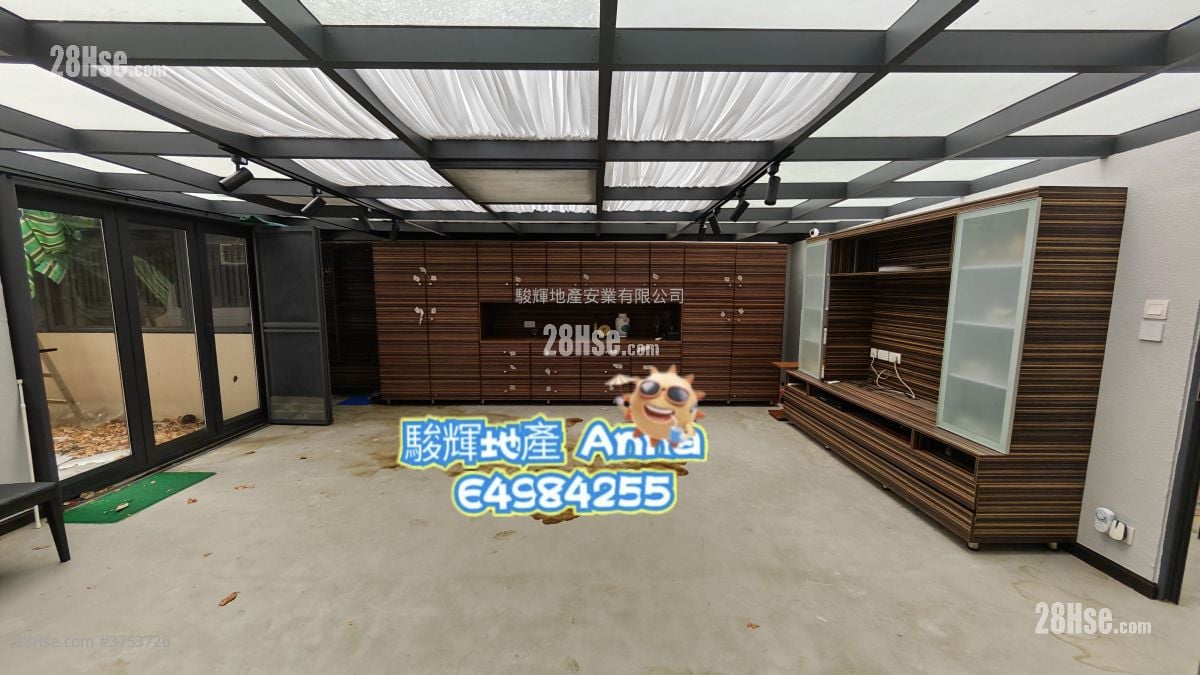 Erin Court Sell 5+ Bedrooms , 5+ Bathrooms 1,249 ft²