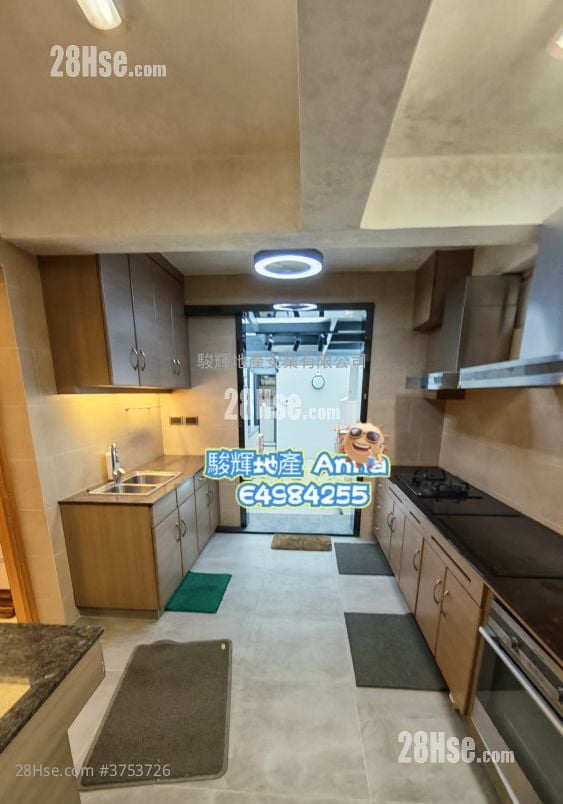 Erin Court Sell 5+ Bedrooms , 5+ Bathrooms 1,249 ft²