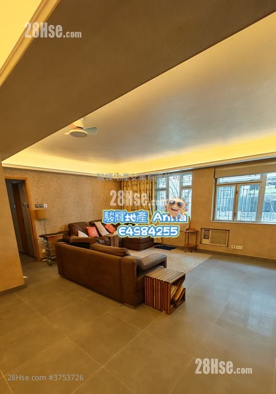 Erin Court Sell 5+ Bedrooms , 5+ Bathrooms 1,249 ft²