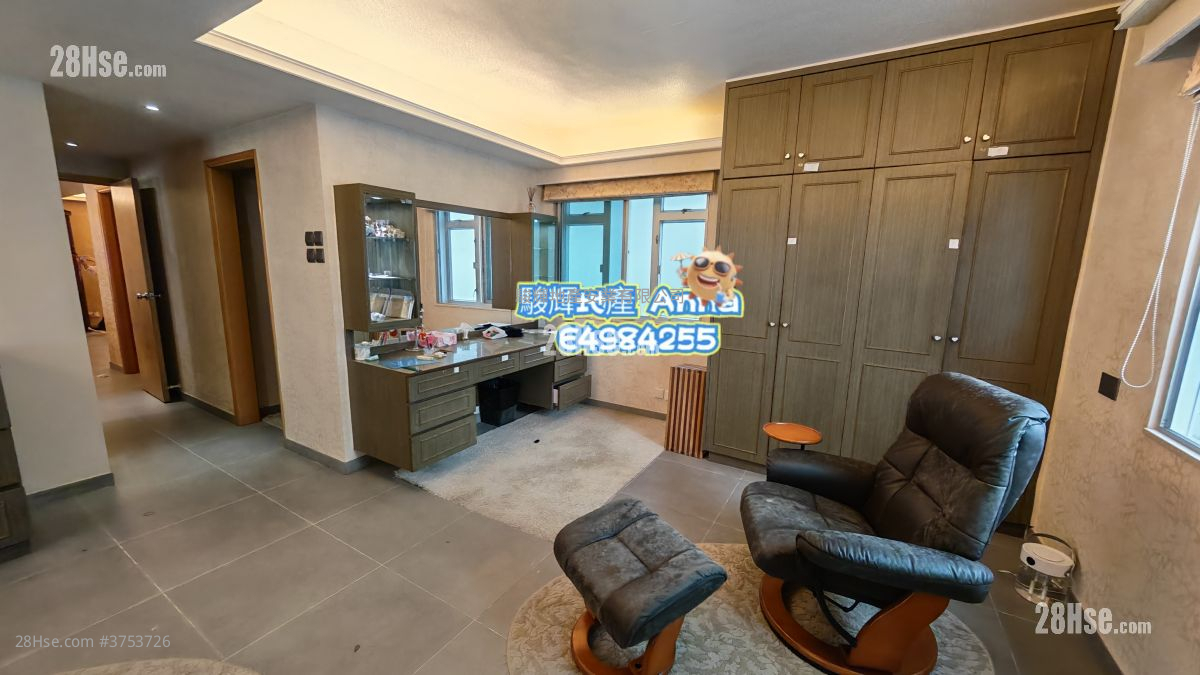 Erin Court Sell 5+ Bedrooms , 5+ Bathrooms 1,249 ft²