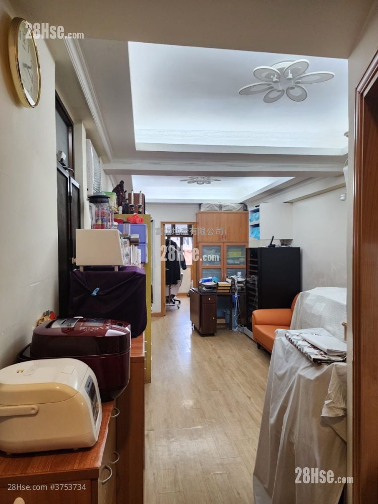 Wai Tak Building Sell 3 Bedrooms , 2 Bathrooms 600 ft²