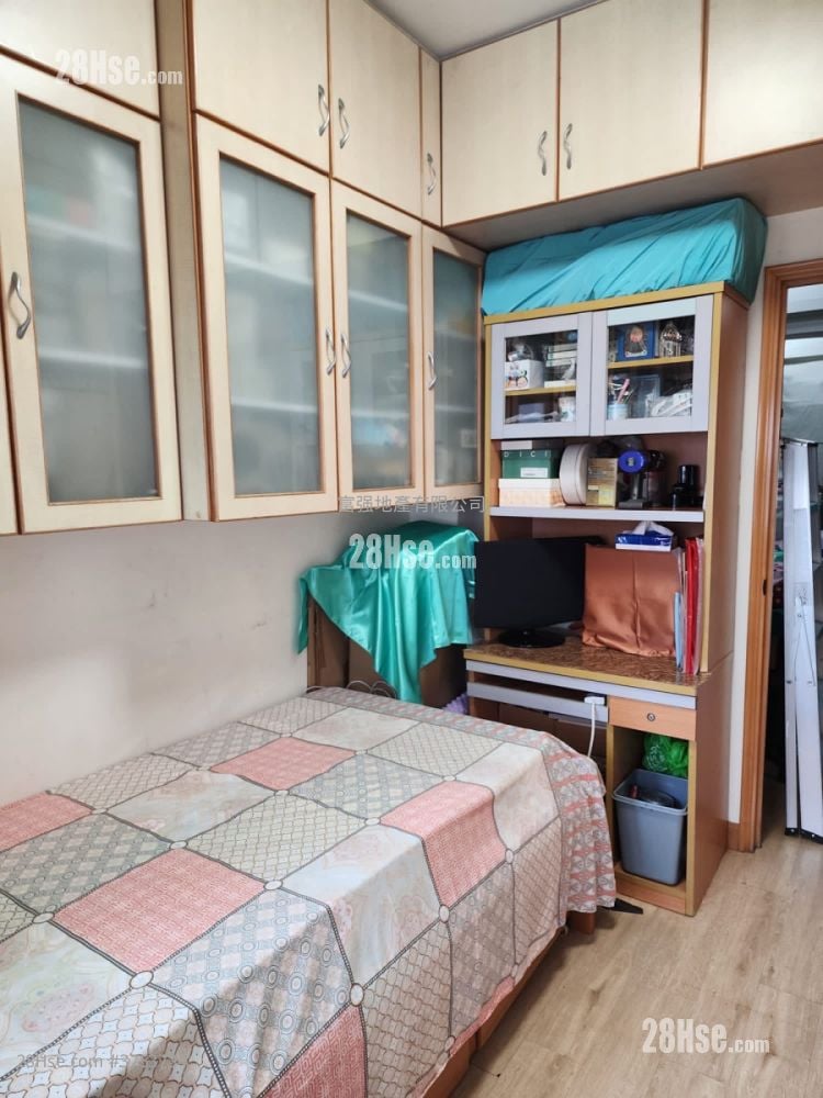 Wai Tak Building Sell 3 Bedrooms , 2 Bathrooms 600 ft²