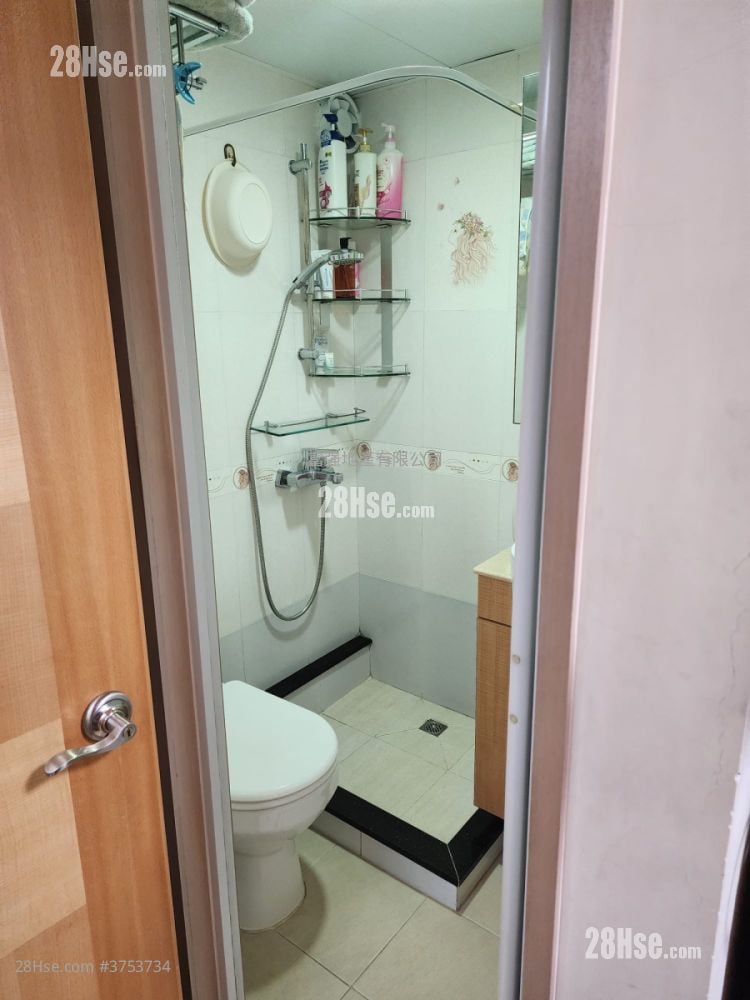 Wai Tak Building Sell 3 Bedrooms , 2 Bathrooms 600 ft²
