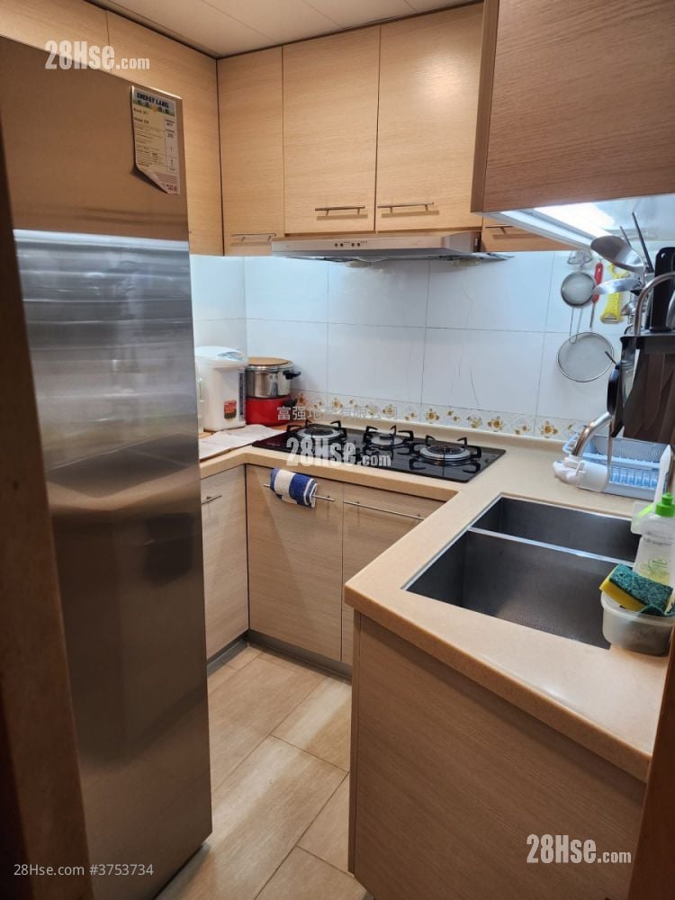 Wai Tak Building Sell 3 Bedrooms , 2 Bathrooms 600 ft²