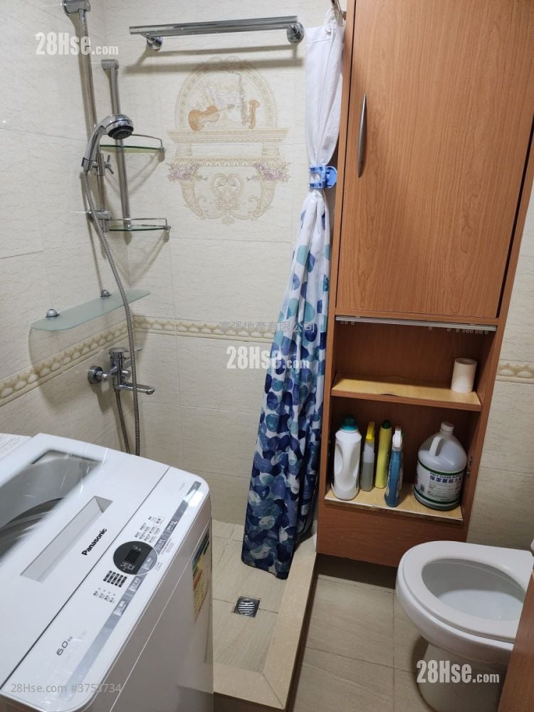 Wai Tak Building Sell 3 Bedrooms , 2 Bathrooms 600 ft²