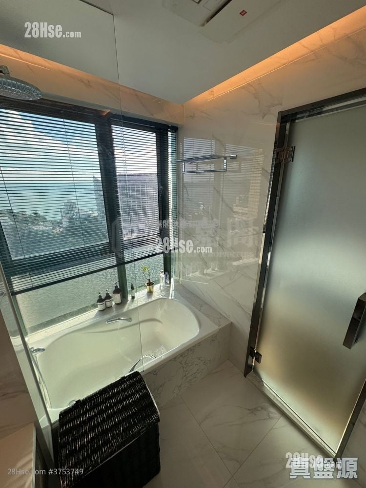 Royalton Sell 4 Bedrooms , 2 Bathrooms 1,184 ft²