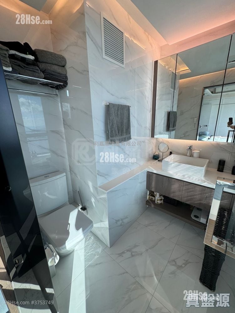 Royalton Sell 4 Bedrooms , 2 Bathrooms 1,184 ft²