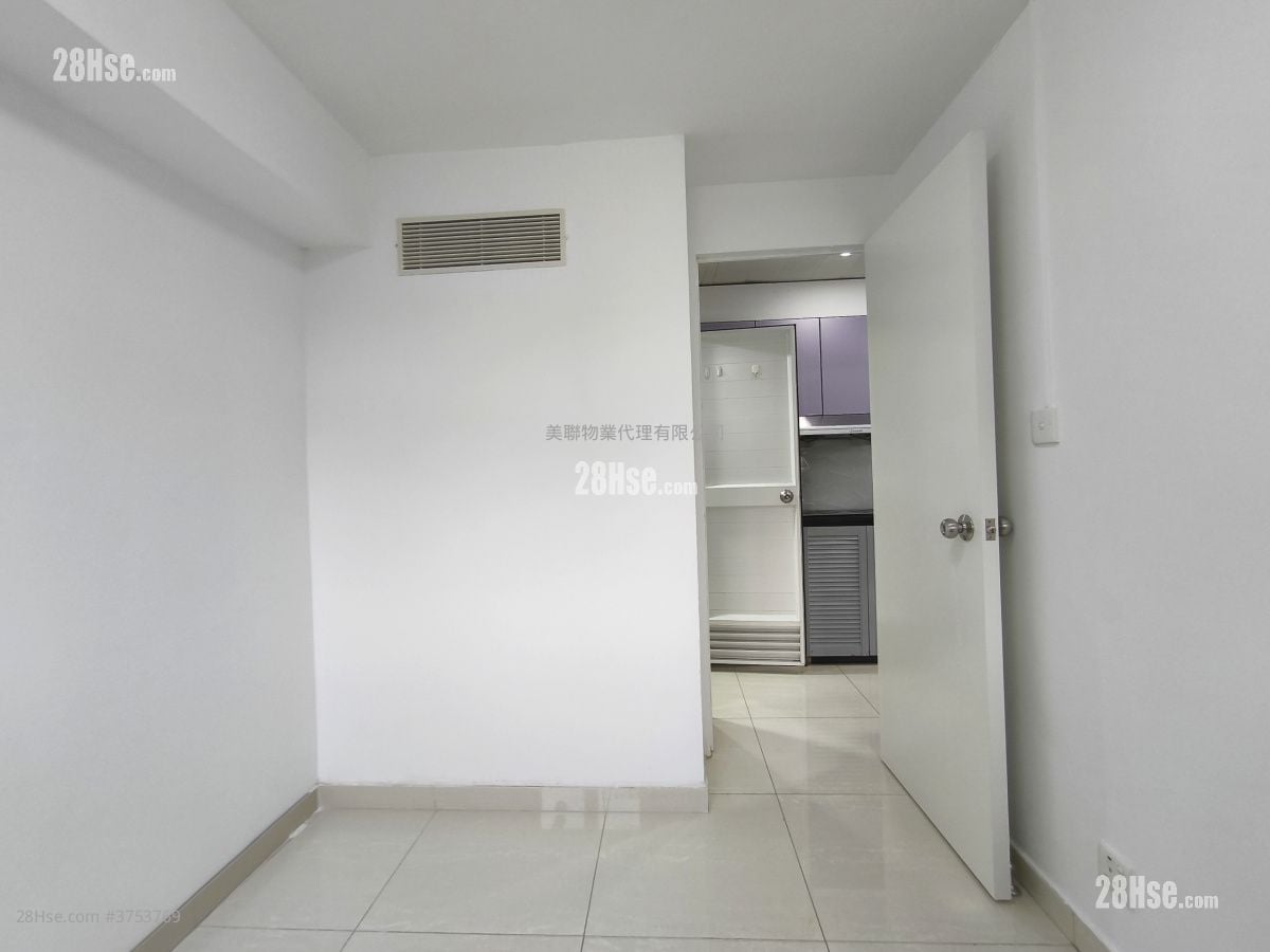 Mei Foo Sun Chuen Sell 3 Bedrooms , 1 Bathroom 508 ft²