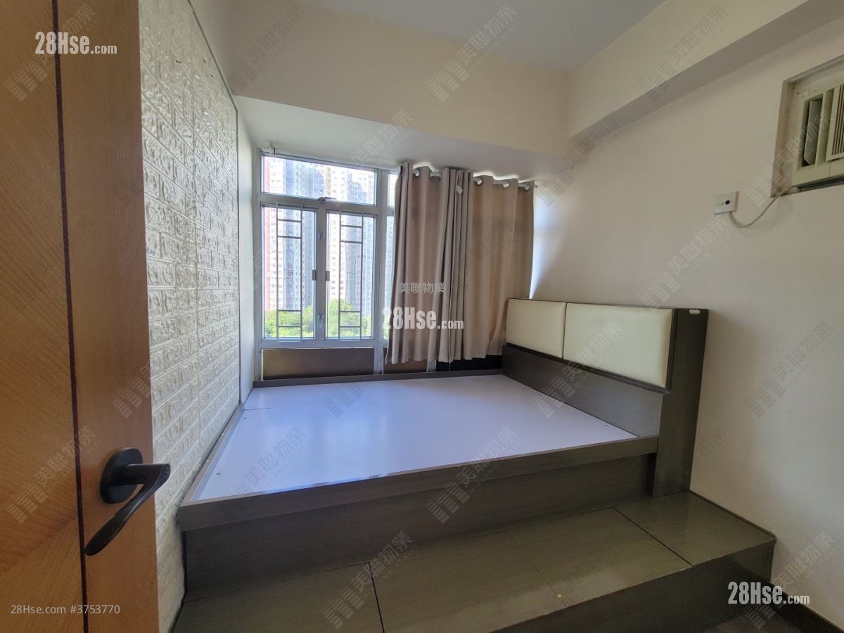 Kam Fung Garden Sell 2 Bedrooms , 1 Bathroom 339 ft²