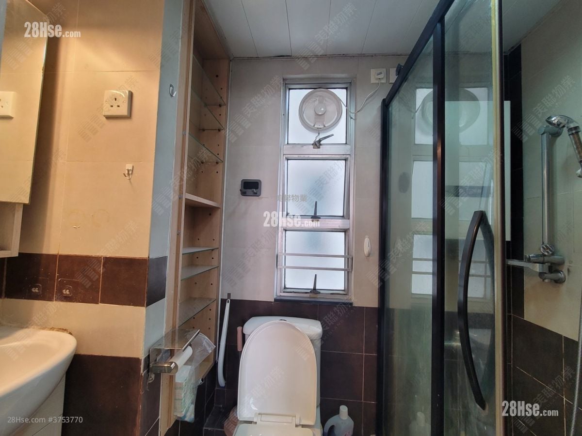 Kam Fung Garden Sell 2 Bedrooms , 1 Bathroom 339 ft²