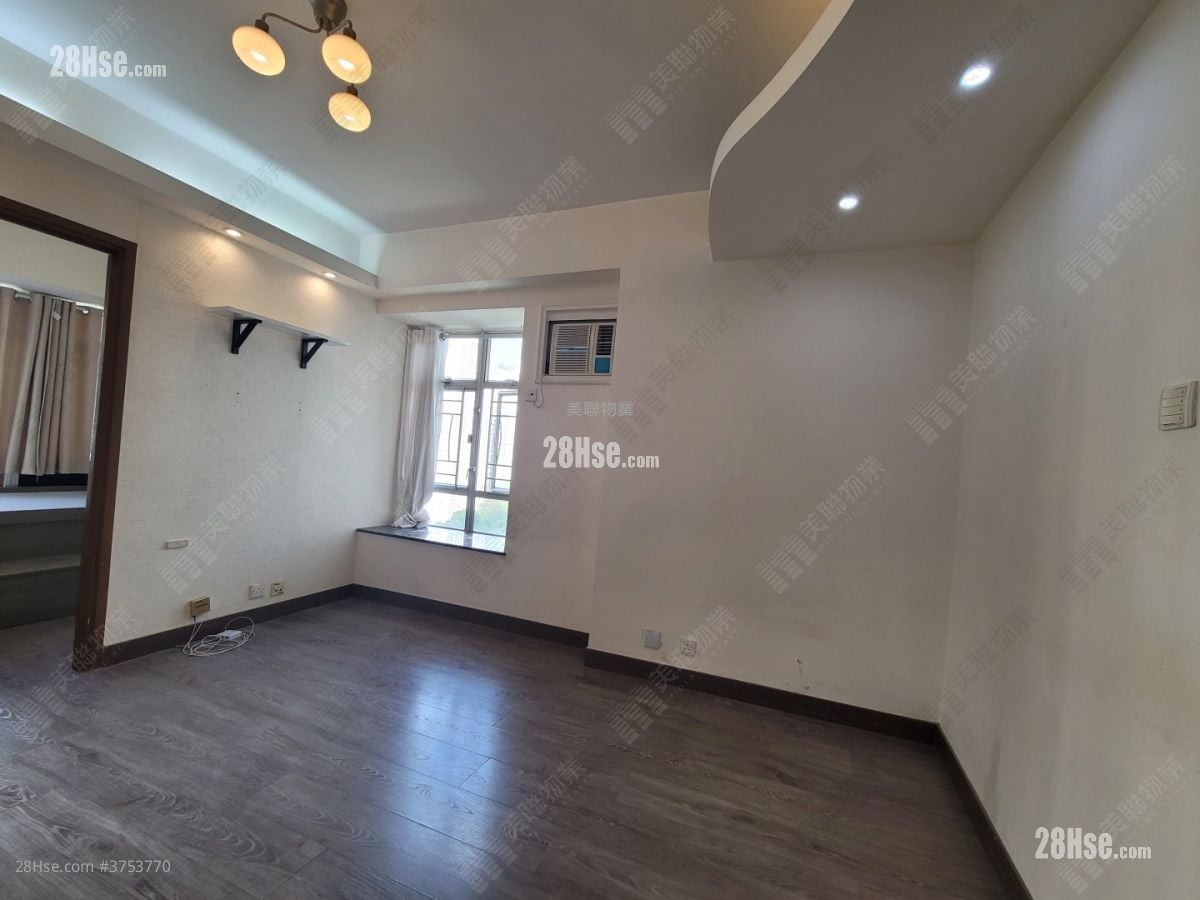 Kam Fung Garden Sell 2 Bedrooms , 1 Bathroom 339 ft²