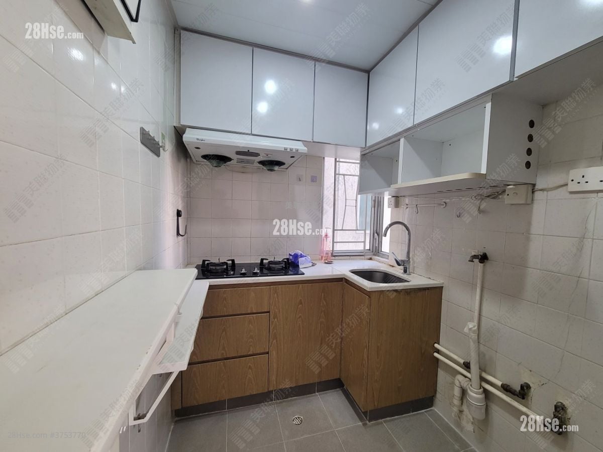 Kam Fung Garden Sell 2 Bedrooms , 1 Bathroom 339 ft²