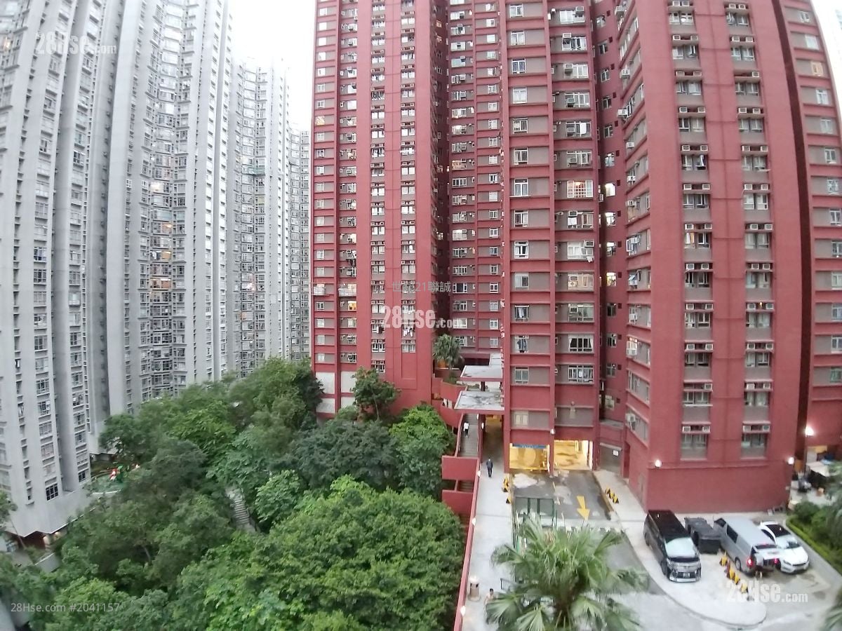 Hong Tin Court Sell 3 Bedrooms , 1 Bathroom 550 ft²