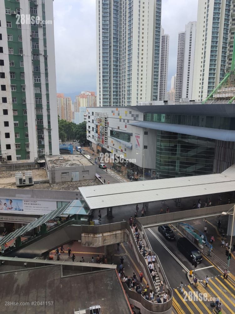 Hong Tin Court Sell 3 Bedrooms , 1 Bathroom 550 ft²