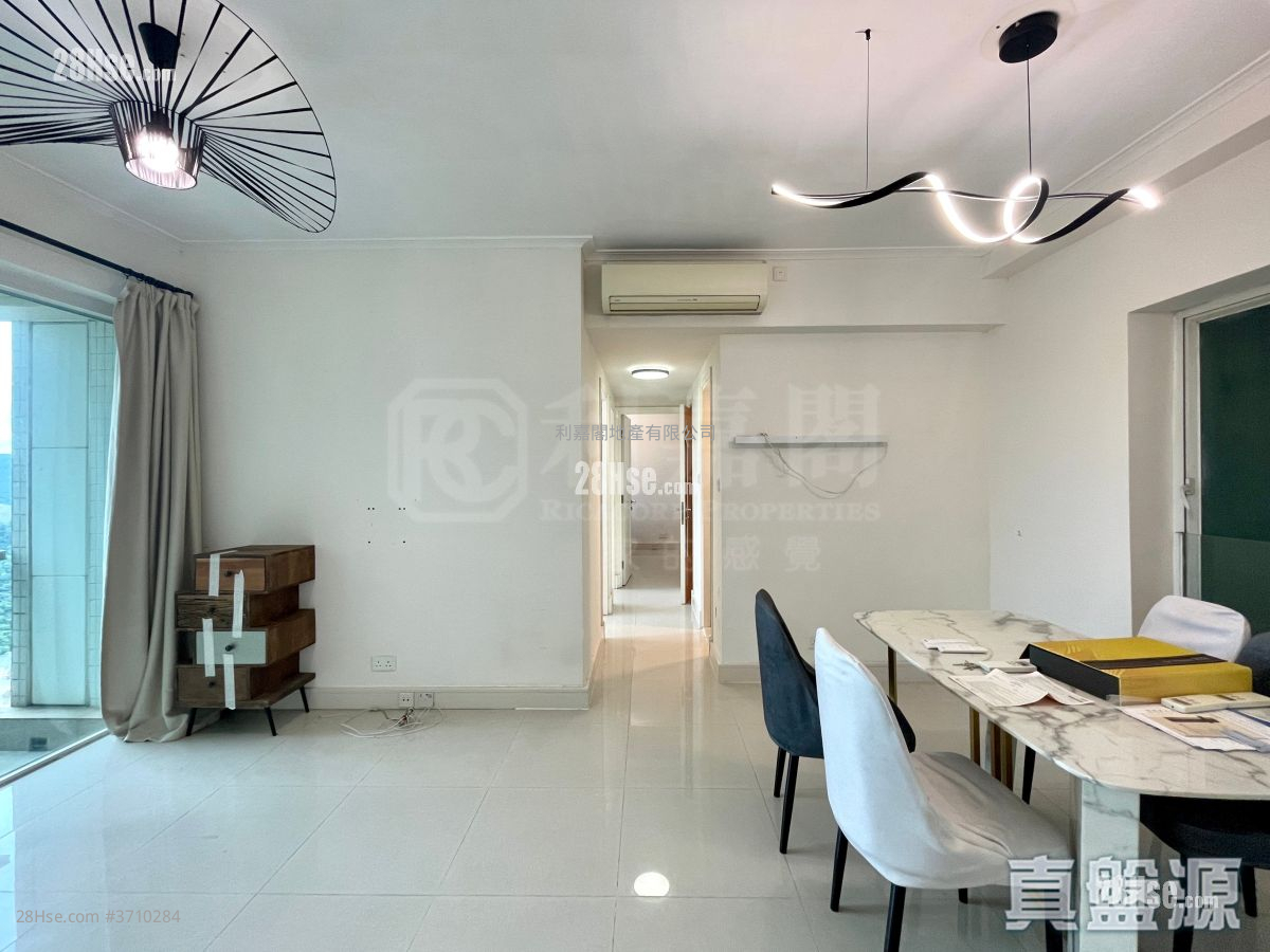 領峰 售盤 3 房 , 2 浴室 730 平方呎