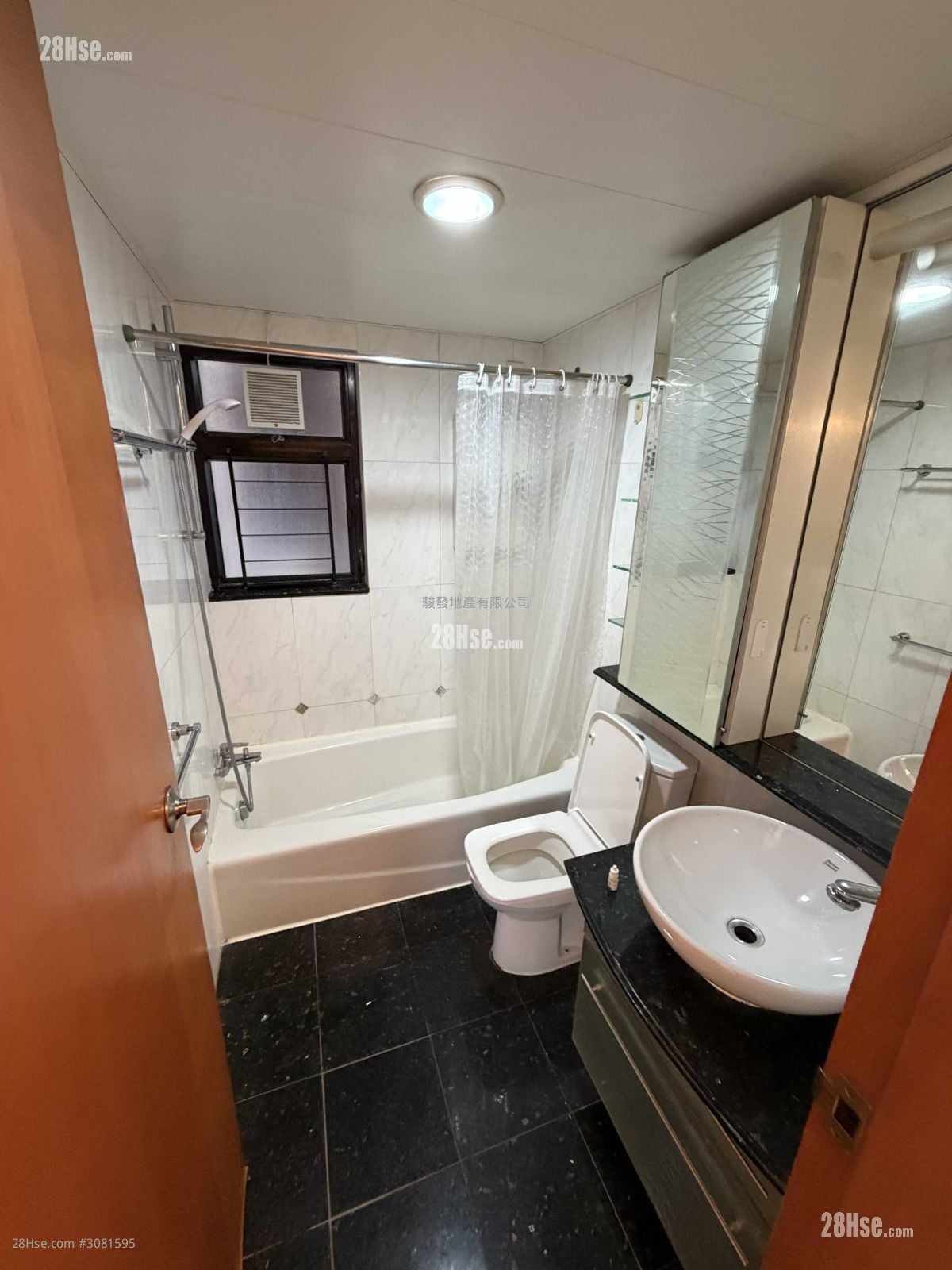 窝打老道8号 售盘 3 房 , 1 浴室 581 平方尺