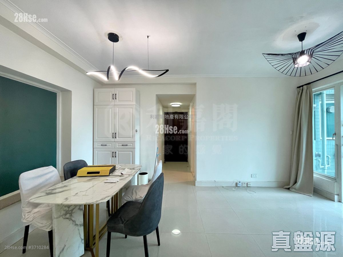 領峰 售盤 3 房 , 2 浴室 730 平方呎